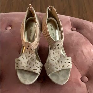 Cute tan madden girl wedges